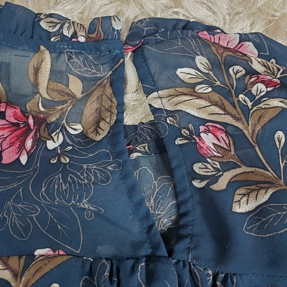 Floral Longsleeve Blouse - Picture 10 of 10